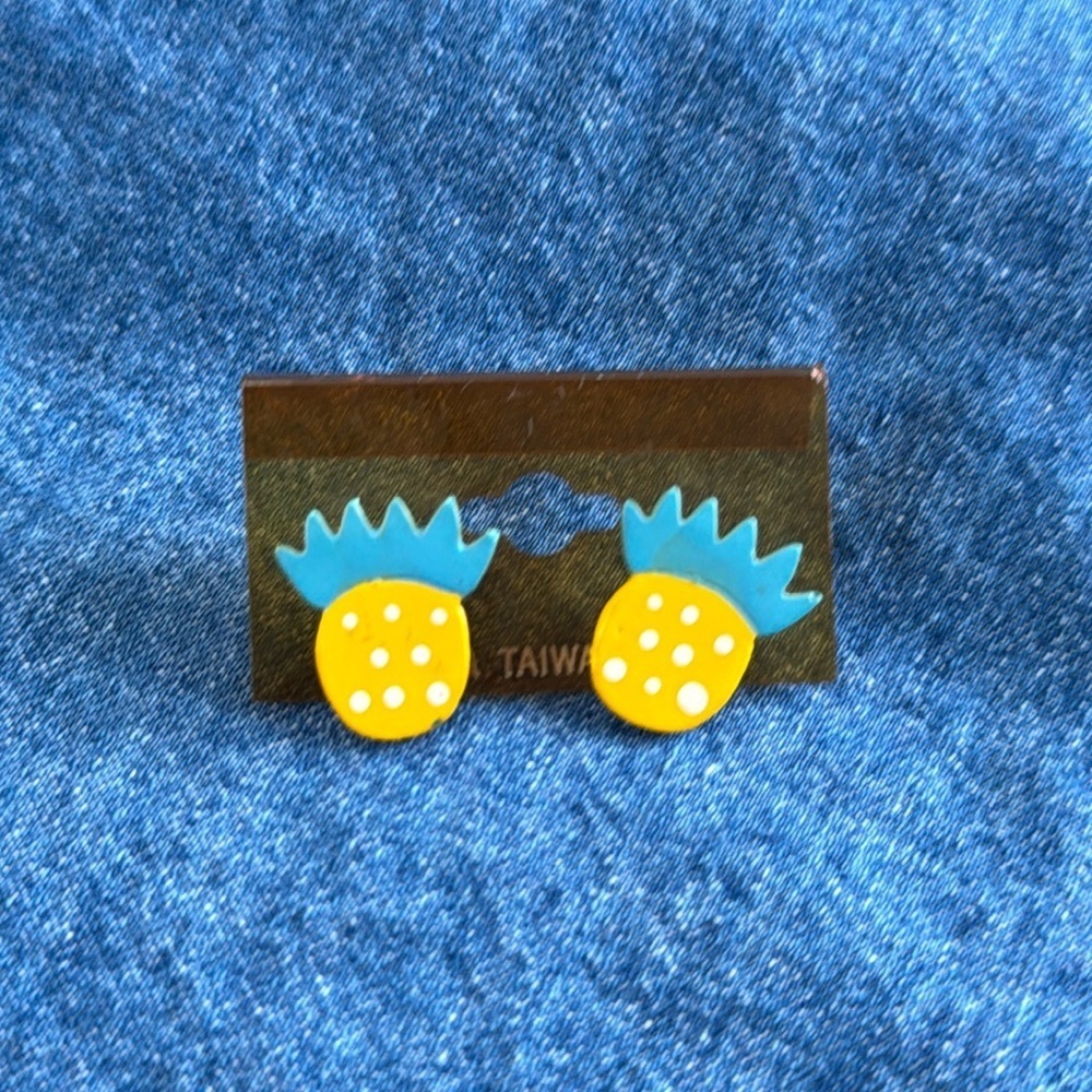 4/$10 Cute Pineapple Studs